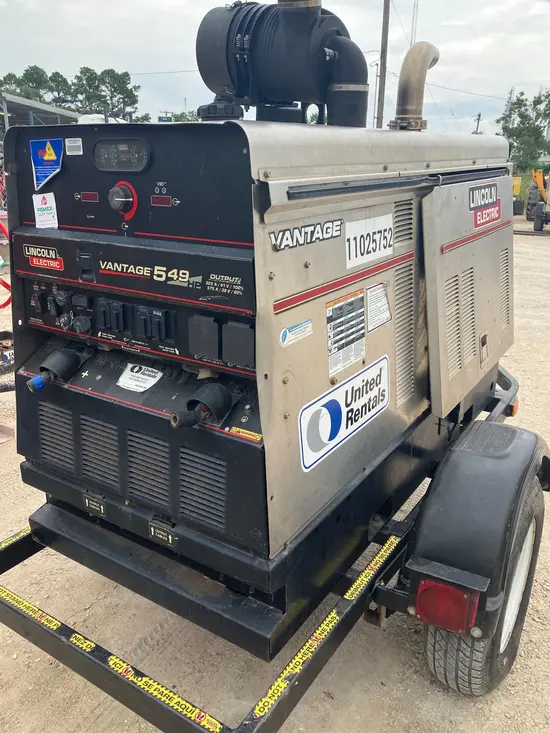 2019 Lincoln Electric VANTAGE 549 Welder