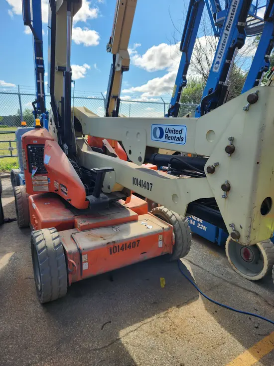 2013 JLG E450AJ Articulating Boom Lift