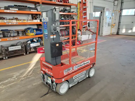 2015 Skyjack SJ12 Self-Propelled One-Person Lift