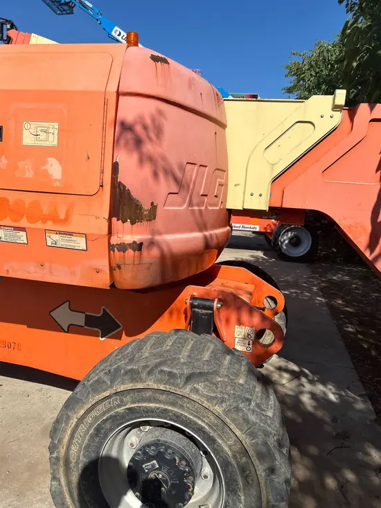2013 JLG 800AJ Articulating Boom Lift