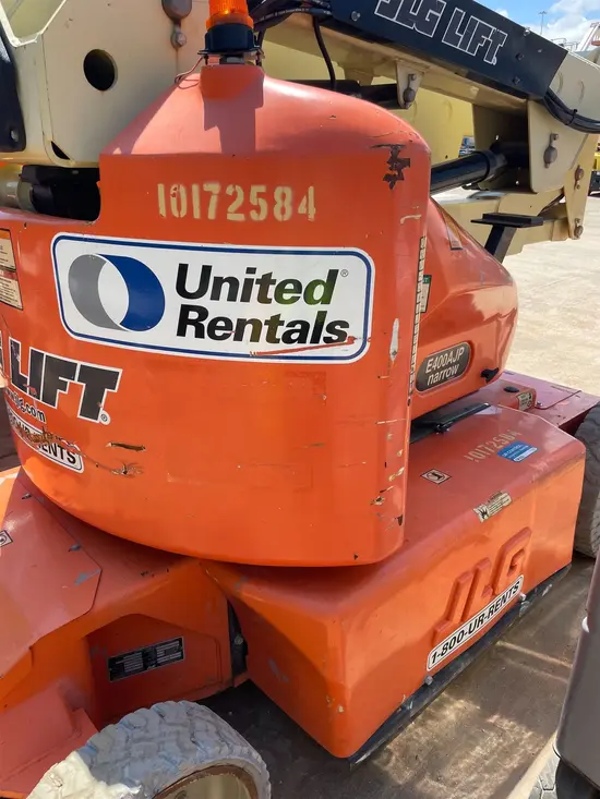 2013 JLG E400AJPN Articulating Boom Lift
