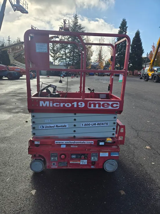 2018 MEC MICRO 19 Scissor Lift