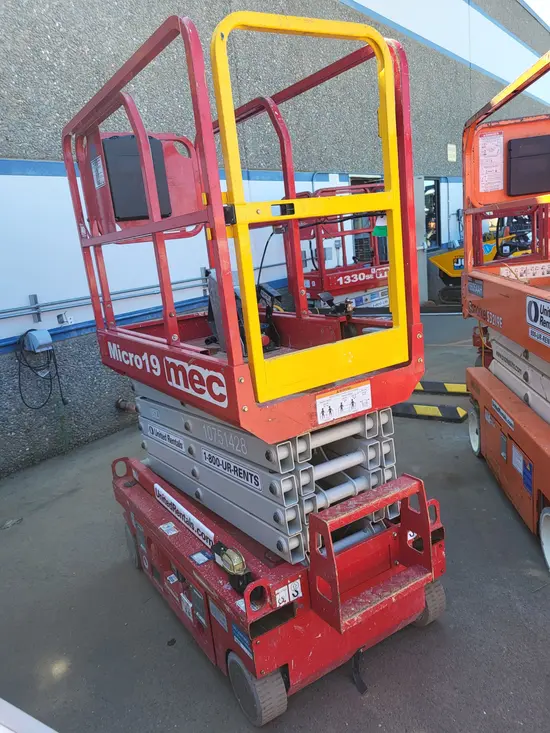 2018 MEC MICRO 19 Scissor Lift