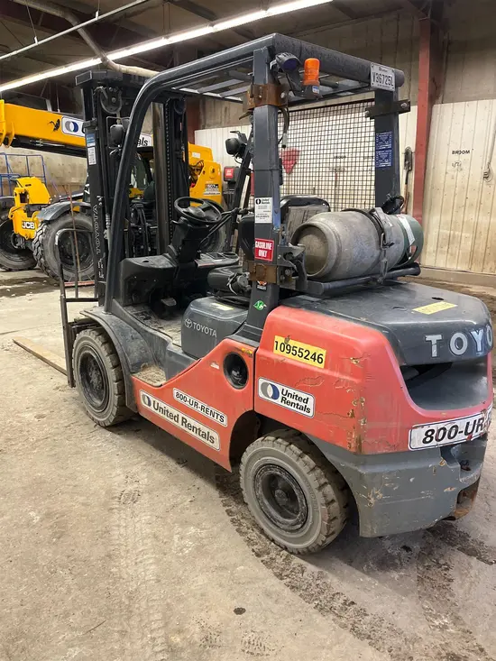 2019 Toyota 8FGU30 Warehouse Forklift