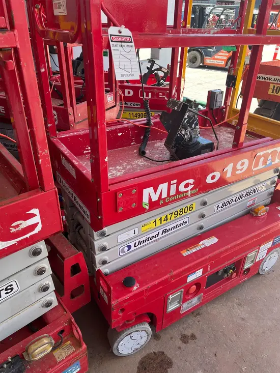 2018 MEC MICRO 19 Scissor Lift