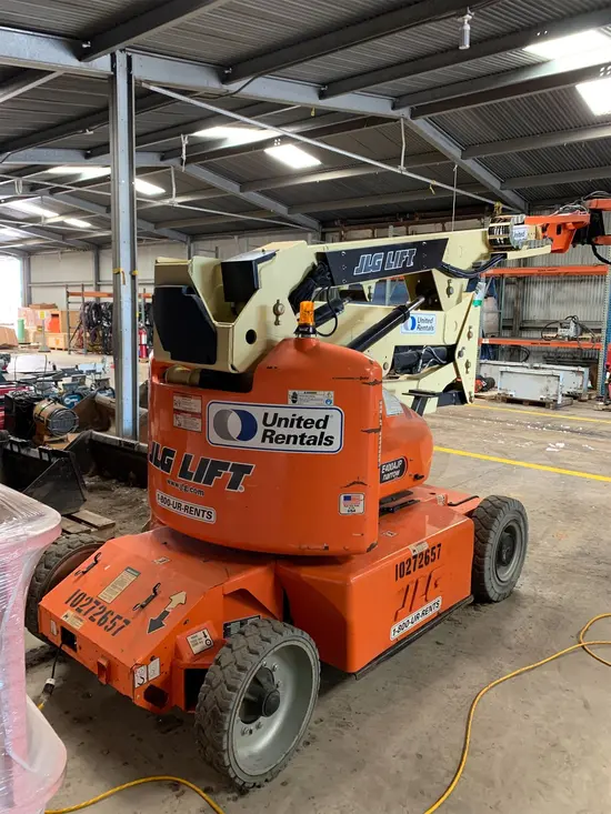 2014 JLG E400AJPN Articulating Boom Lift