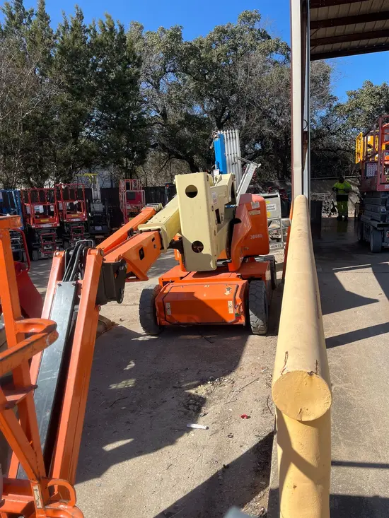 2016 JLG E400AJPN Articulating Boom Lift