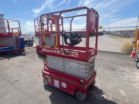 2018 MEC MICRO 19 Scissor Lift