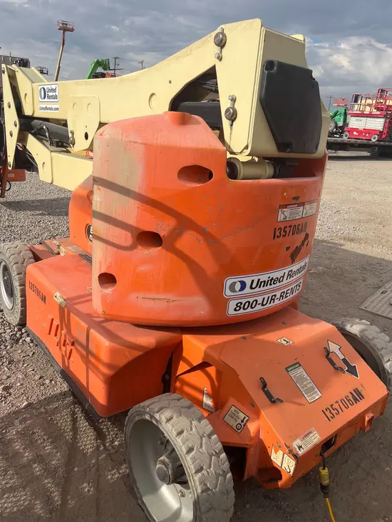 2014 JLG E400AJPN Articulating Boom Lift