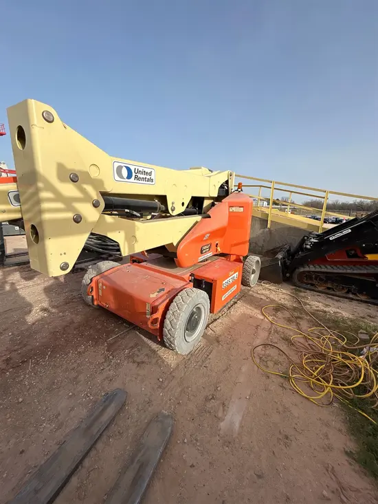2016 JLG E400AJPN Articulating Boom Lift
