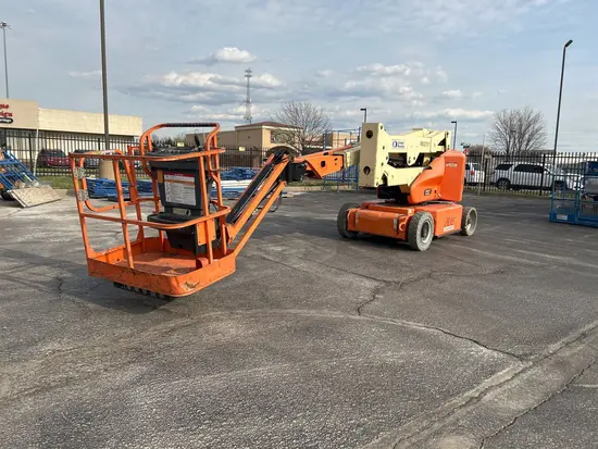 2013 JLG E400AJPN Articulating Boom Lift