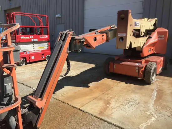 2013 JLG E400AJPN Articulating Boom Lift