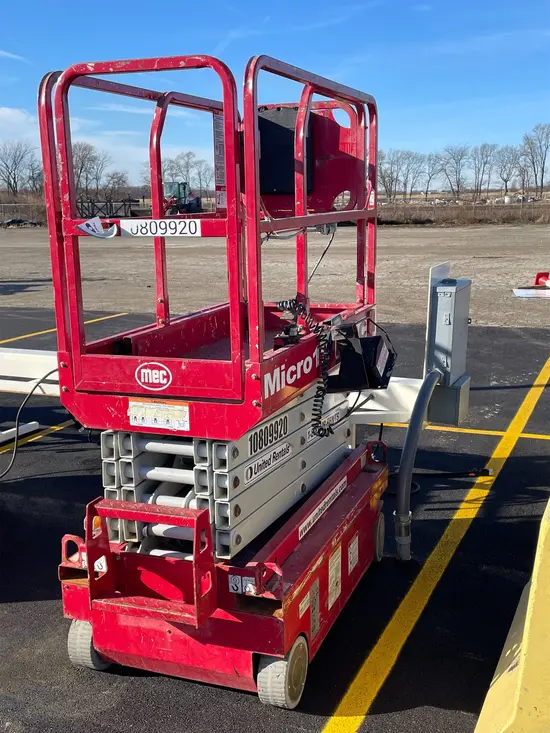 2018 MEC MICRO 19 Scissor Lift