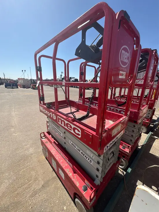 2019 MEC MICRO 19 Scissor Lift