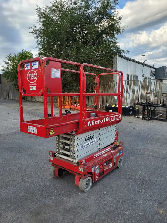 2018 MEC MICRO 19 Scissor Lift