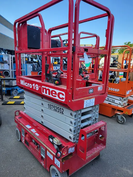 2018 MEC MICRO 19 Scissor Lift