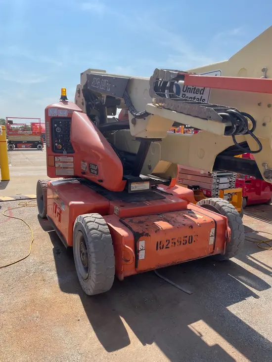 2014 JLG E400AJPN Articulating Boom Lift