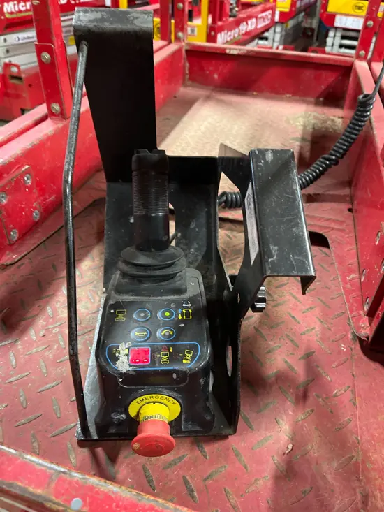2018 MEC MICRO 19 Scissor Lift