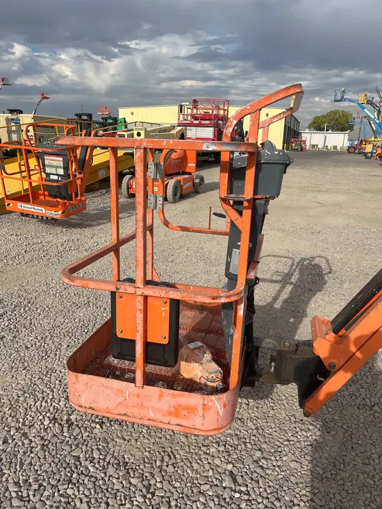 2014 JLG E400AJPN Articulating Boom Lift