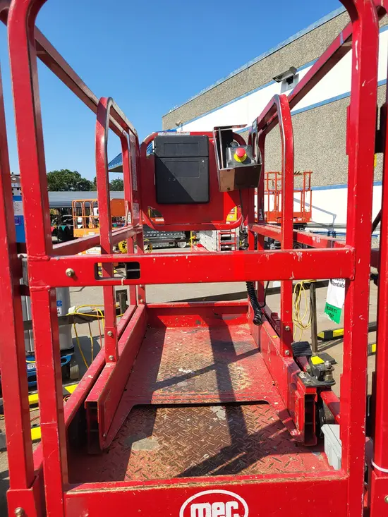 2019 MEC MICRO 19 Scissor Lift