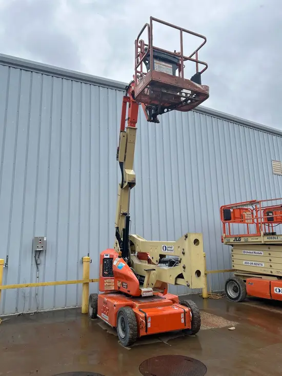 2011 JLG E400AJPN Articulating Boom Lift