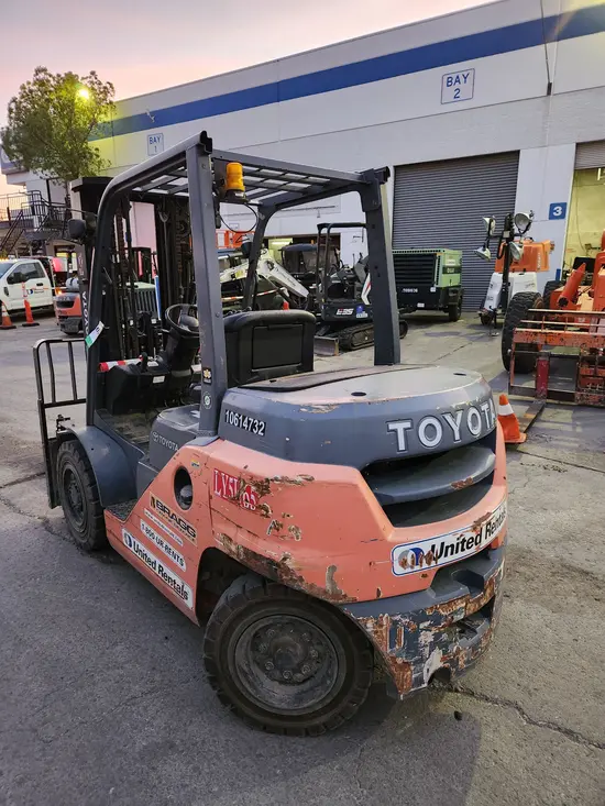 2017 Toyota 8FD35U Warehouse Forklift