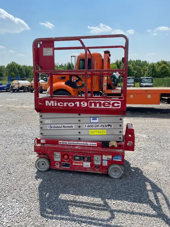 2018 MEC MICRO 19 Scissor Lift