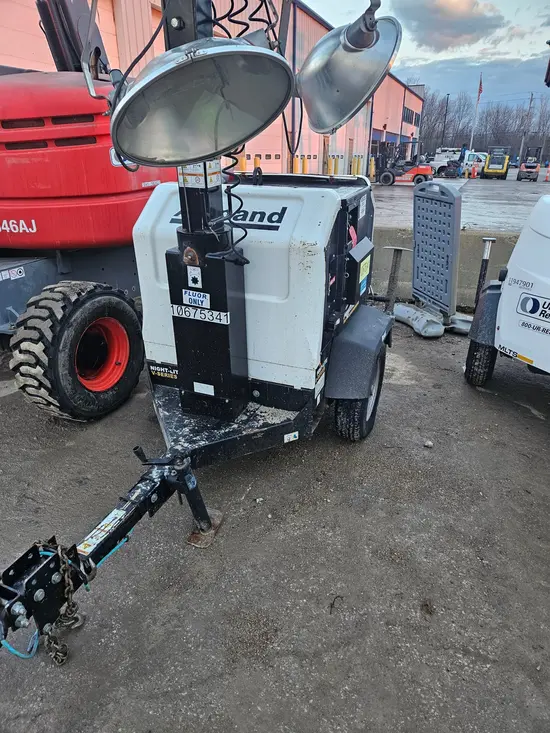 2017 Allmand NIGHT-LITE PRO Portable Light Tower