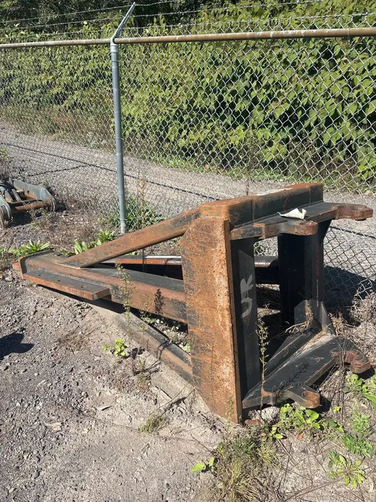 2019 Arrow Material Handling 1001300-049 Attachment