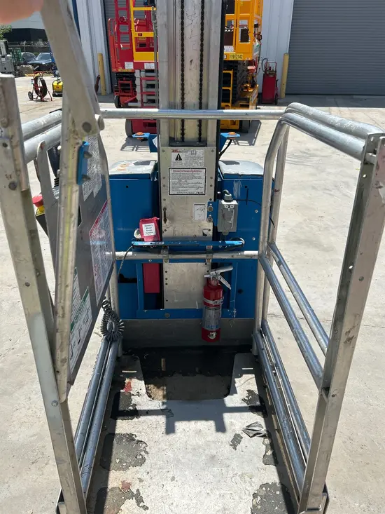 2016 Genie GR-20 Self-Propelled One-Person Lift