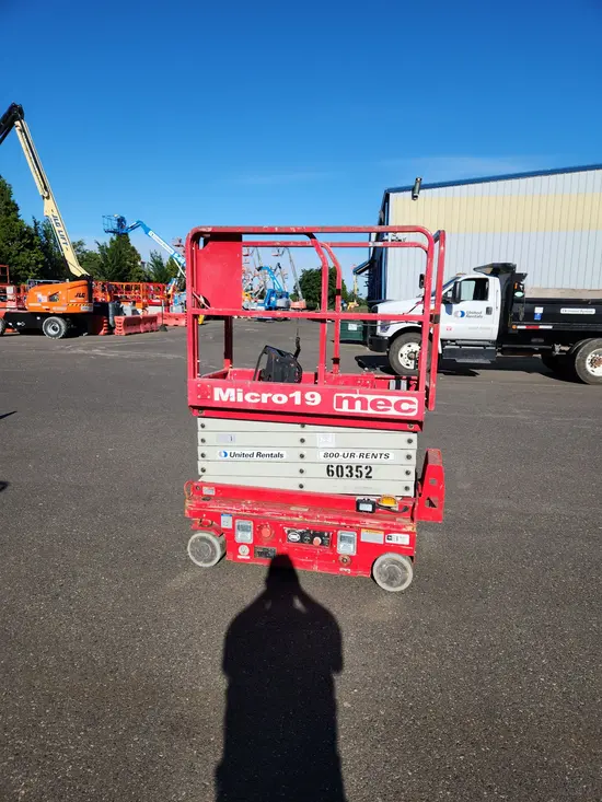 2018 MEC MICRO 19 Scissor Lift