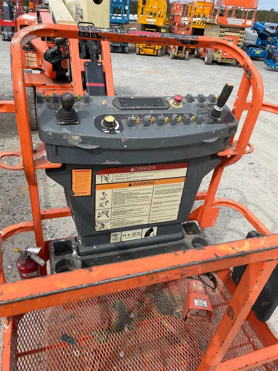 2014 JLG E400AJPN Articulating Boom Lift