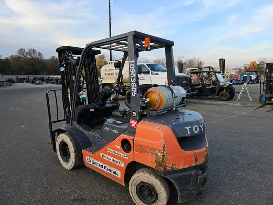 2019 Toyota 8FGU25 Warehouse Forklift