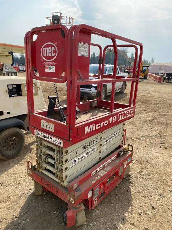 2018 MEC MICRO 19 Scissor Lift