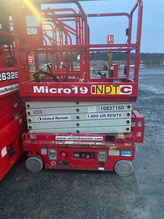 2018 MEC MICRO 19 Scissor Lift