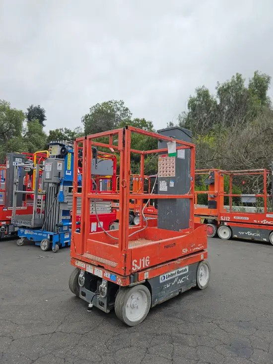 2017 Skyjack SJ16 Self-Propelled One-Person Lift