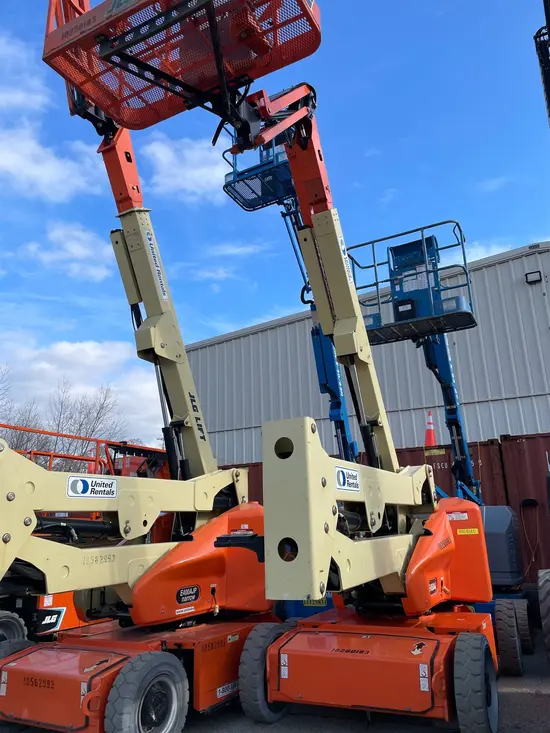 2014 JLG E450AJ Articulating Boom Lift