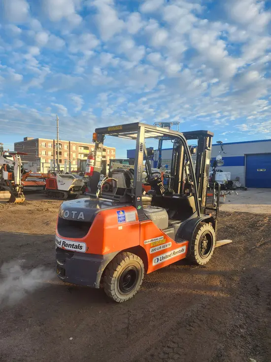 2018 Toyota 8FGU30 Warehouse Forklift