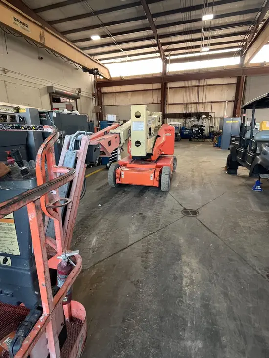 2013 JLG E400AJPN Articulating Boom Lift