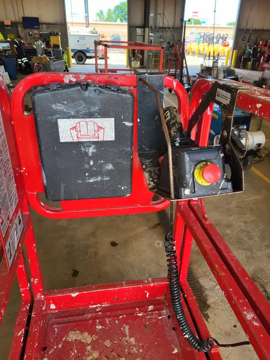 2018 MEC MICRO 19 Scissor Lift