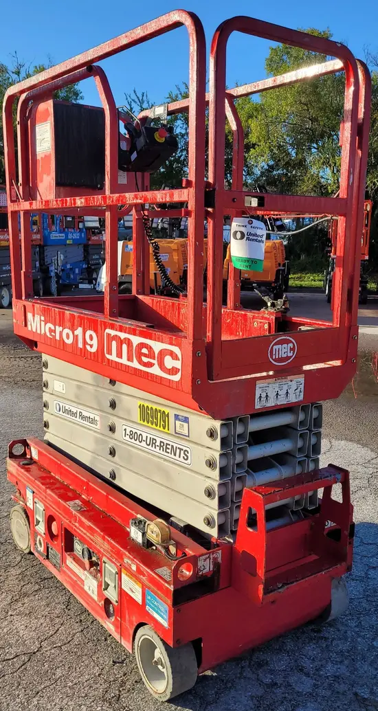 2017 MEC MICRO 19 Scissor Lift