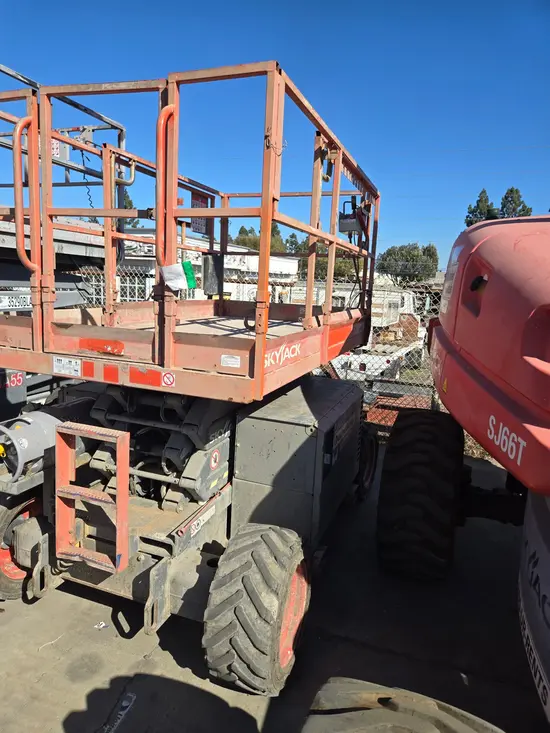 2017 Skyjack SJ6832RT Rough Terrain Scissor Lift