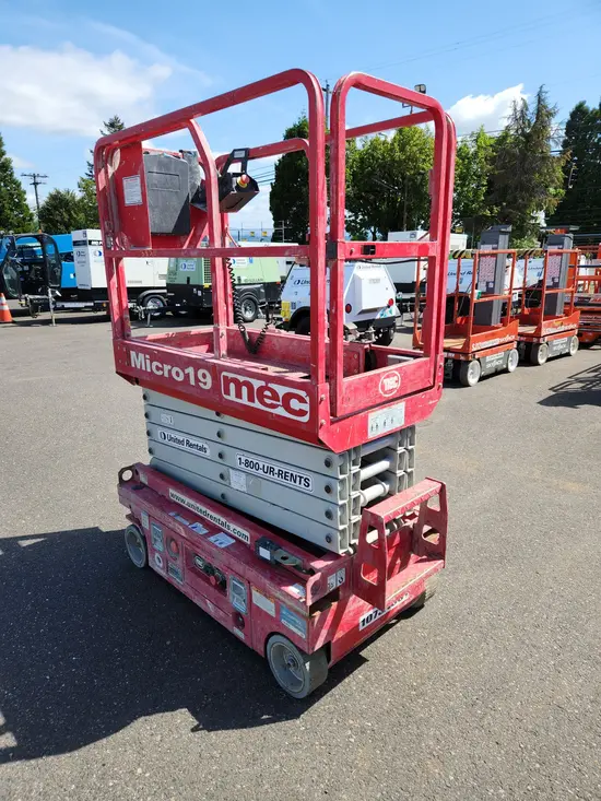 2018 MEC MICRO 19 Scissor Lift
