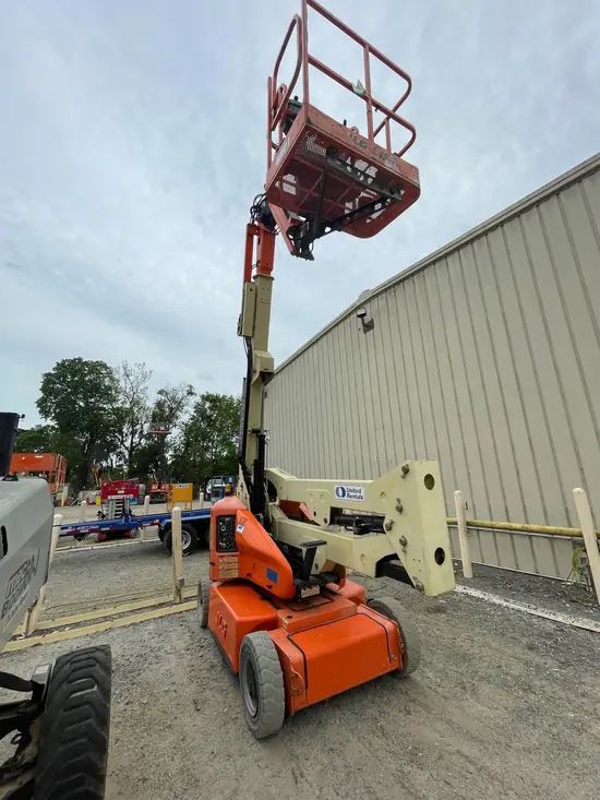 2014 JLG E400AJPN Articulating Boom Lift
