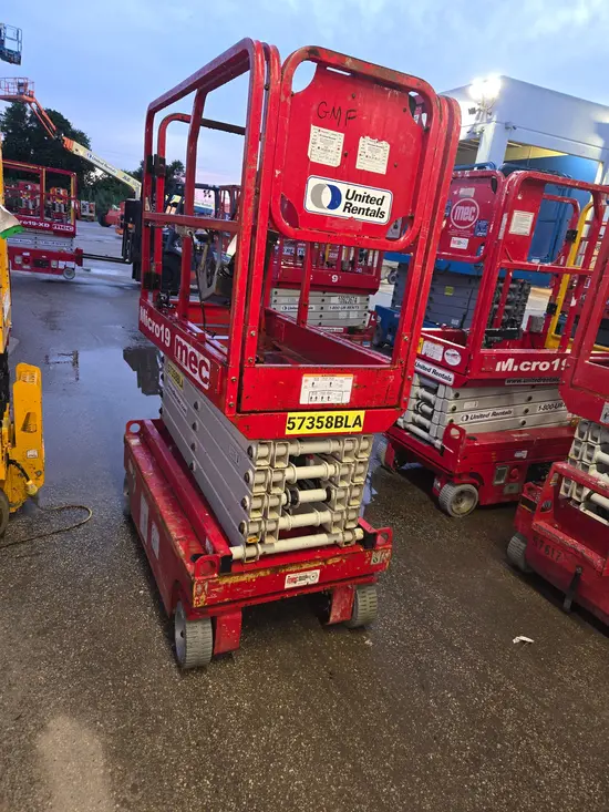 2018 MEC MICRO 19 Scissor Lift