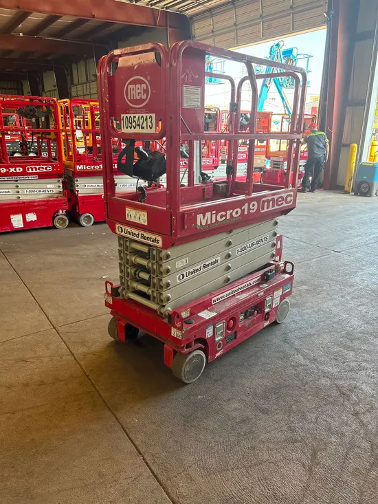 2019 MEC MICRO 19 Scissor Lift