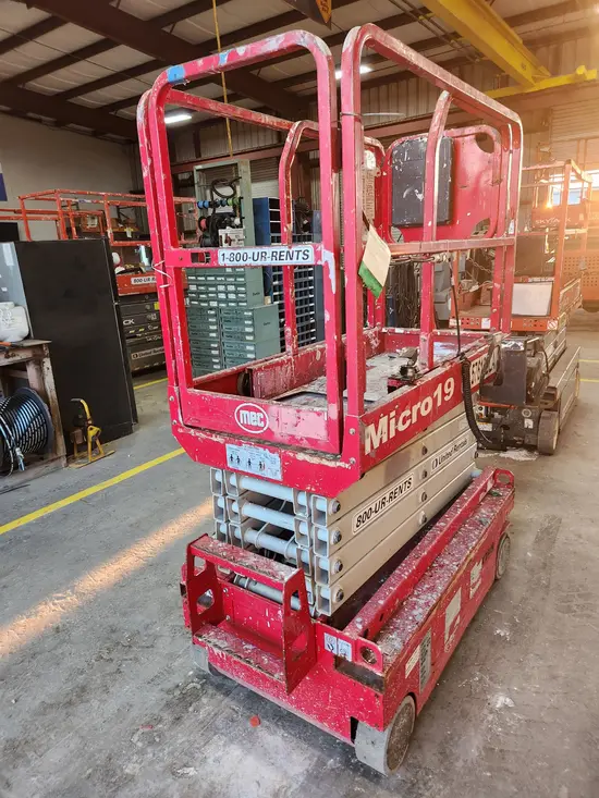 2018 MEC MICRO 19 Scissor Lift