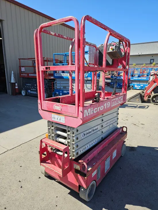 2018 MEC MICRO 19 Scissor Lift
