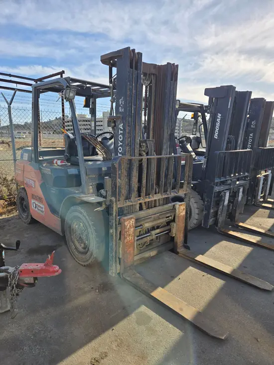 2015 Toyota 8FD35U Warehouse Forklift