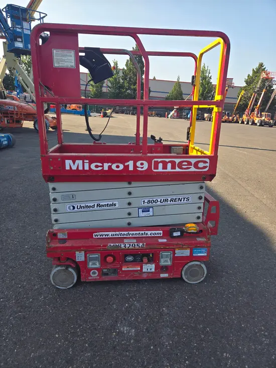 2018 MEC MICRO 19 Scissor Lift